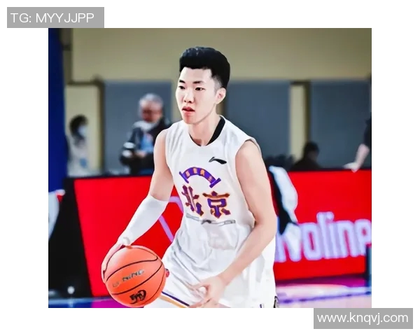 廖三宁精准突破分球助力球队逆转胜利展现卓越球技与团队配合 廖三宁精准突破分球助力球队逆转胜利展现卓越球技与团队配合