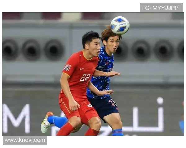 朱辰杰在比赛中展现出色补位防守能力助力球队稳固后防线