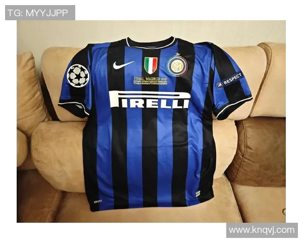 国米宣布新赛季主场球衣设计,球迷纷纷为新装备点赞 国米宣布新赛季主场球衣设计,球迷纷纷为新装备点赞