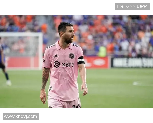 梅西戴墨镜参加训练,球迷遇到好机会 梅西戴墨镜参加训练,球迷遇到好机会